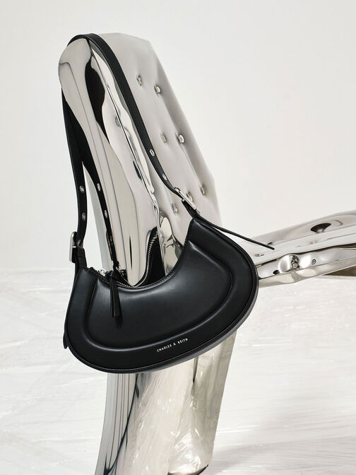 Túi đeo vai hình thang Petra Curved, Đen, hi-res