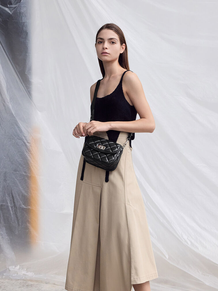 T&uacute;i đeo ch&eacute;o nắp gập Cressida Quilted, Đen, hi-res