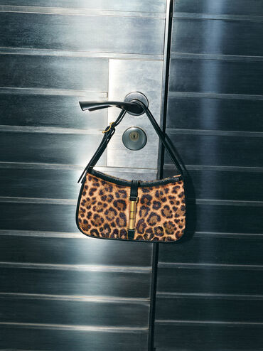 T&uacute;i đeo vai h&igrave;nh thang Cesia Leopard-Print, Nhiều m&agrave;u, hi-res