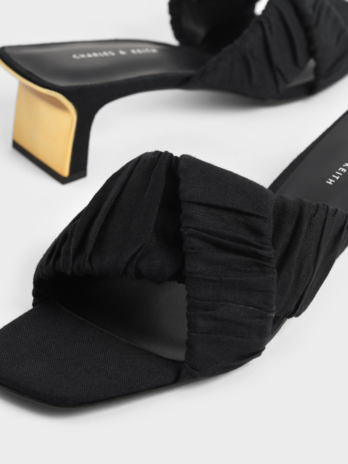 Giày mules cao gót mũi vuông Linen Asymmetric Ruched black (Đen) | Giày - CHARLES & KEITH VN