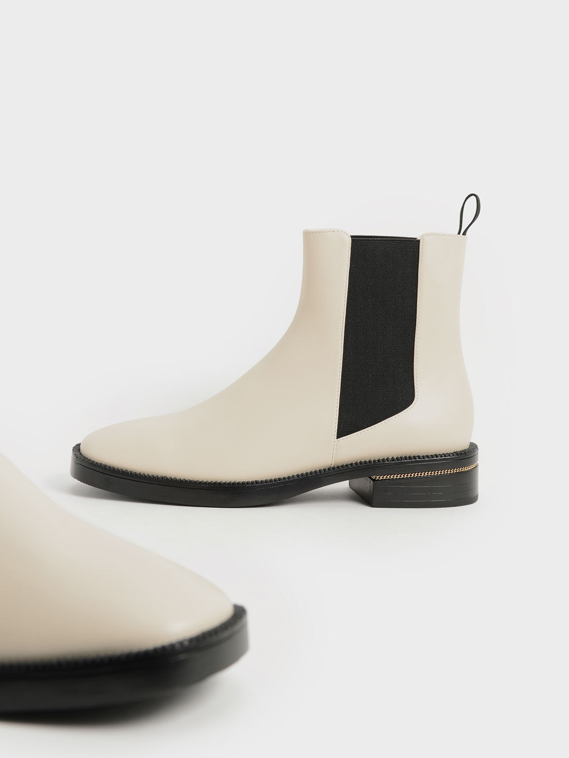 Giày boots nữ mũi vuông Chain Trim Heel Chelsea, Phấn, hi-res