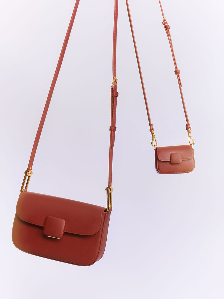 Túi đeo vai phom chữ nhật Koa Square Push-Lock, Gạch, hi-res