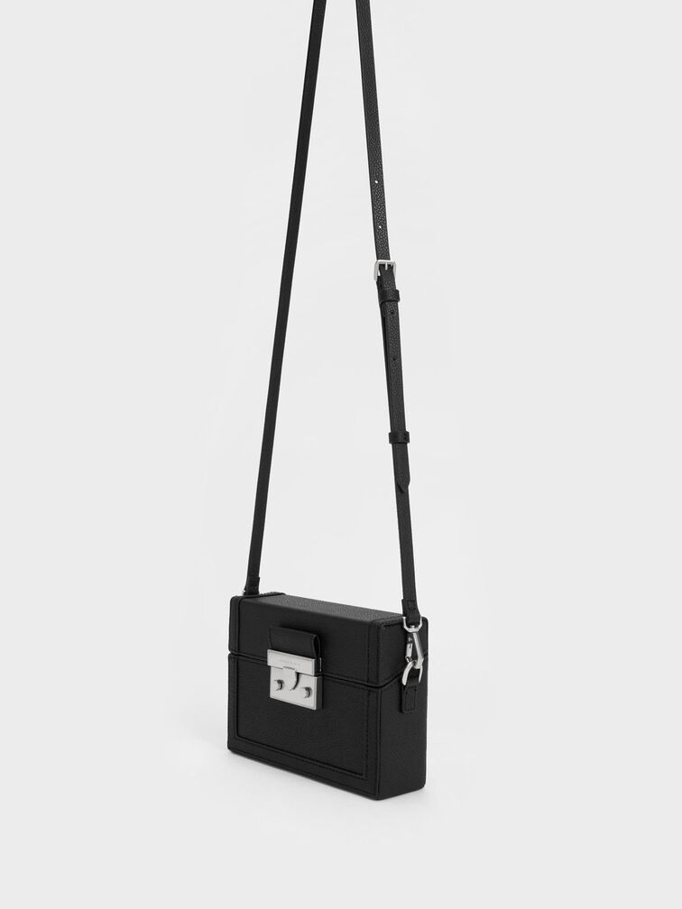 Túi đeo vai hình hộp Chain Strap Boxy, Đen, hi-res