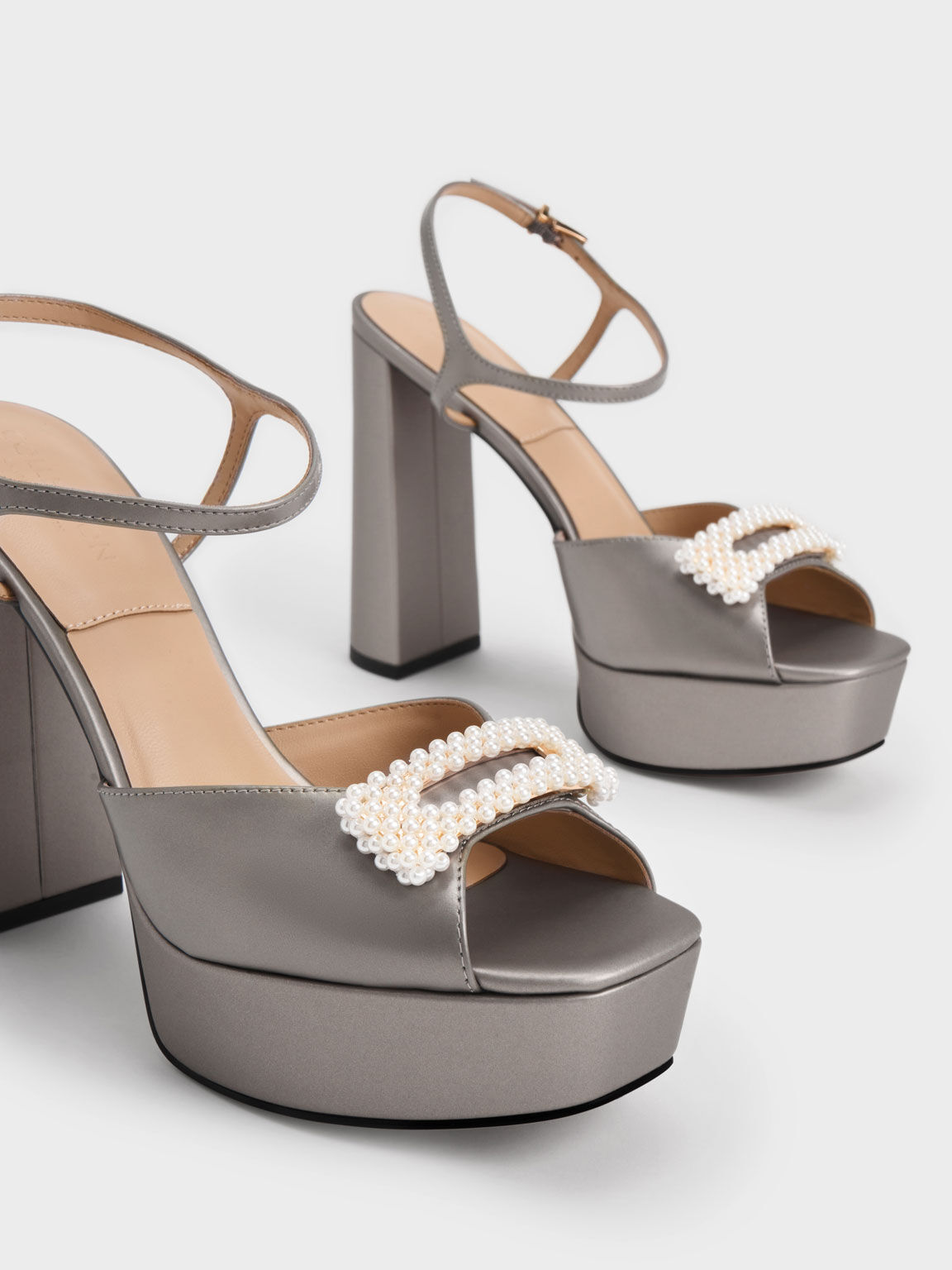 Giày sandals cao gót Bead-Embellished Leather Platform, Xám kim loại, hi-res