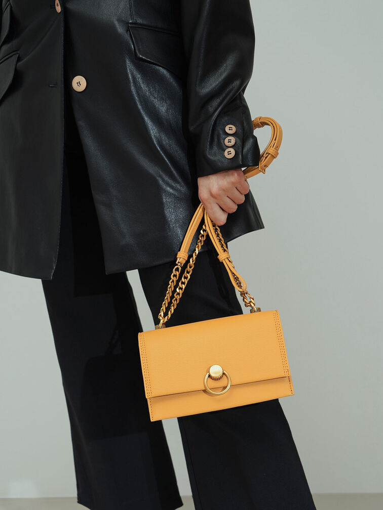 Túi đeo vai phom chữ nhật Ring Push-Lock, Vàng, hi-res