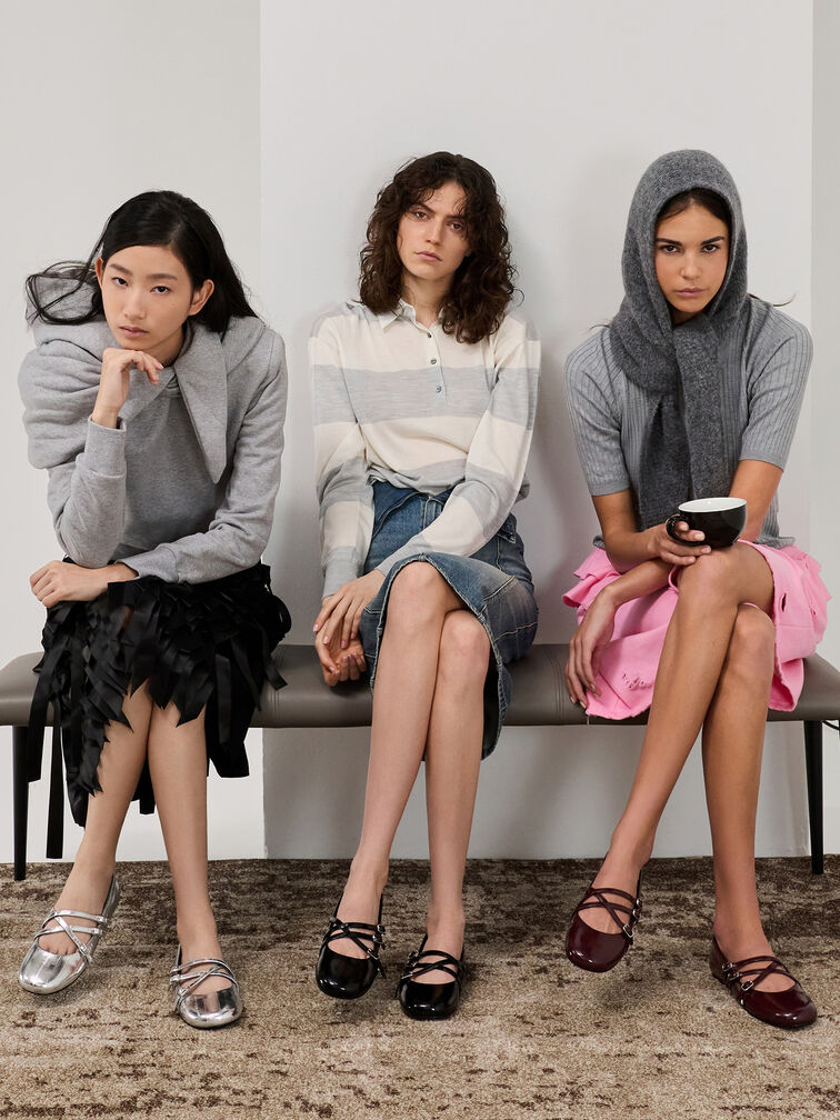 Gi&agrave;y b&uacute;p b&ecirc; mũi tr&ograve;n Patent Triple-Strap Crossover, Đỏ burgundy, hi-res