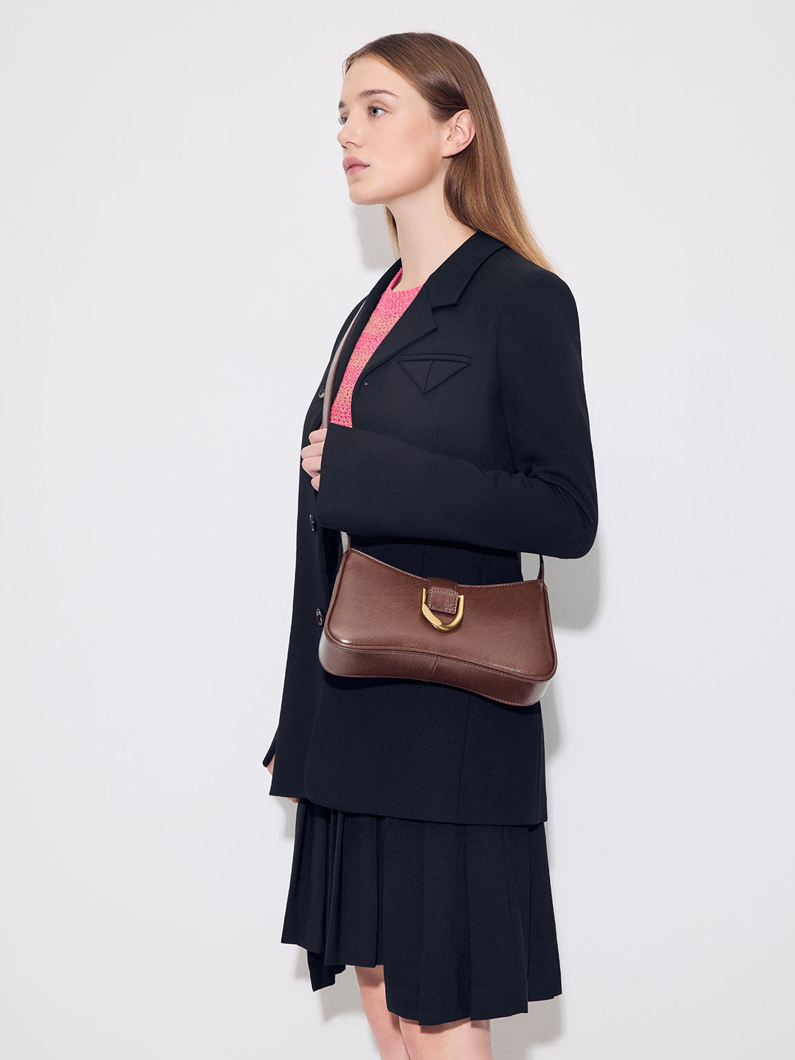 Túi đeo vai nữ phom hình thang Gabine Curved, Chocolate, hi-res