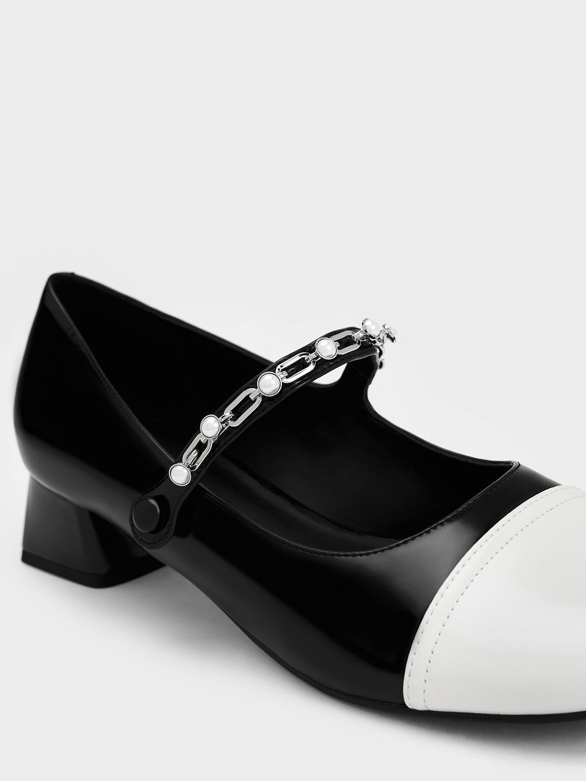 Giày búp bê mũi tròn Beaded Chain-Link Mary Janes, Đen, hi-res