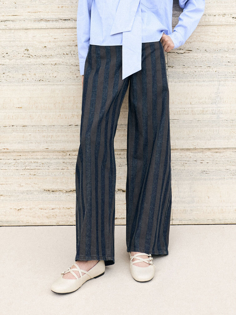 Gi&agrave;y b&uacute;p b&ecirc; mũi tr&ograve;n Triple-Strap Crossover, Phấn, hi-res