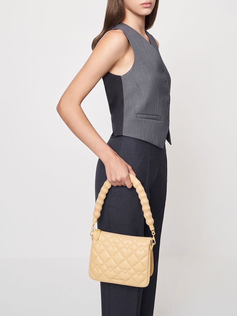 Túi đeo vai nữ phom chữ nhật chần bông Lana Quilted, Be, hi-res
