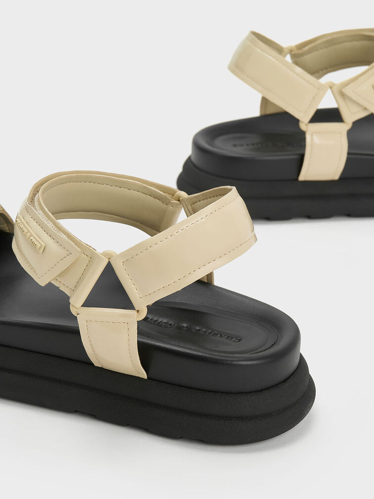 Giày sandals quai ngang Patent Strappy Sports, Vàng, hi-res