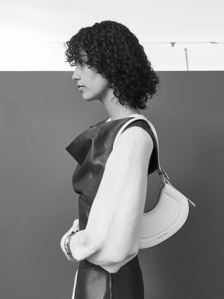 Túi đeo vai hình thang Petra Curved, Trắng, hi-res