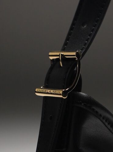 Túi đeo vai phom chữ nhật Khai Side-Pocket, Đen, hi-res