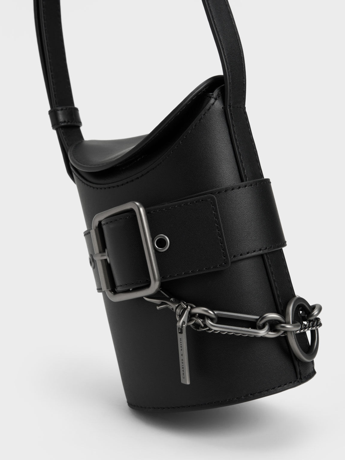 Túi đeo chéo Jules Leather Belted Bucket, Đen, hi-res