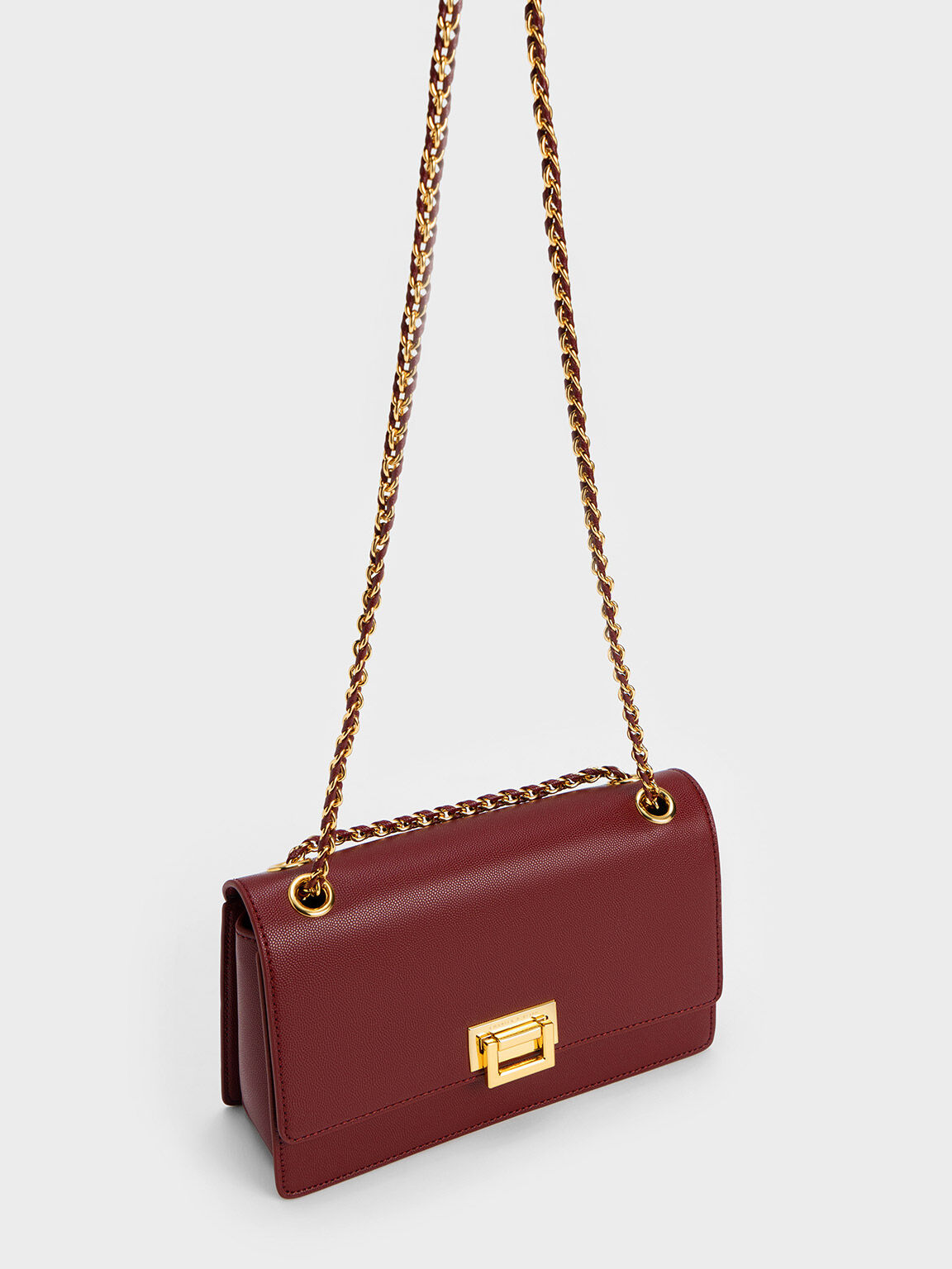Túi đeo vai phom chữ nhật Metallic Accent Front Flap, Hồng burgundy, hi-res