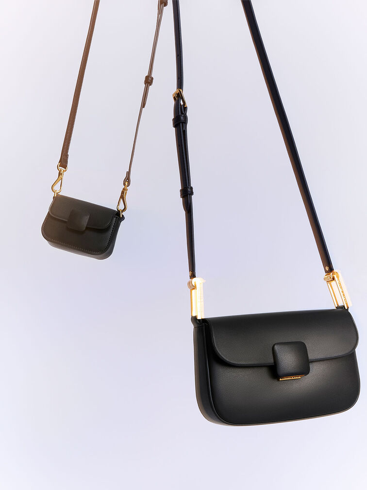 Túi đeo vai phom chữ nhật Koa Square Push-Lock, Đen, hi-res