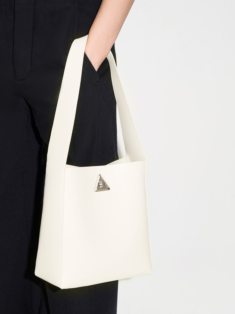 Túi đeo vai phom chữ nhật Trice Hobo, Phấn, hi-res