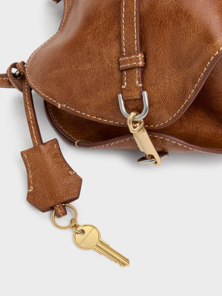 T&uacute;i x&aacute;ch Delfina Chain Side-Belt, Distressed Tan, hi-res