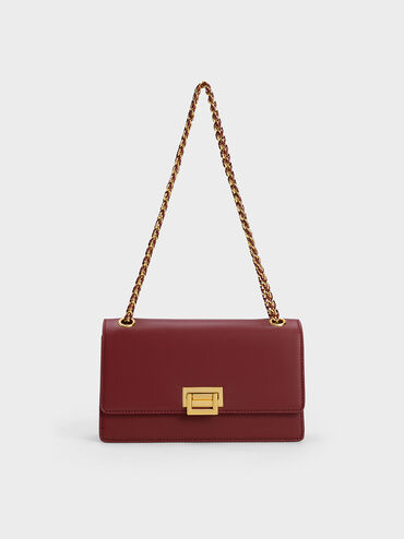 Túi đeo vai phom chữ nhật Metallic Accent Front Flap, Đỏ burgundy, hi-res