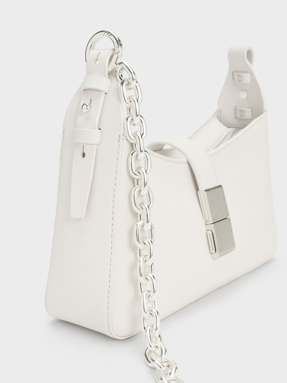 Catwalk) White Quilted Shoulder Bag with Chain Strap in White | DEICHMANN