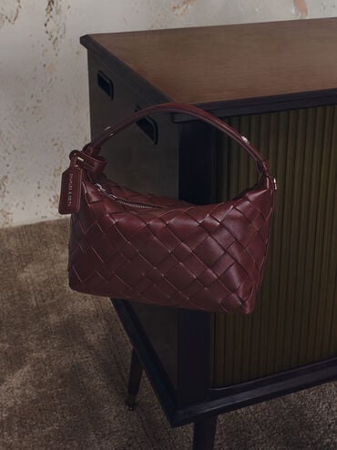 Túi đeo vai phom chữ nhật Ivette Woven, Wineberry Red, hi-res