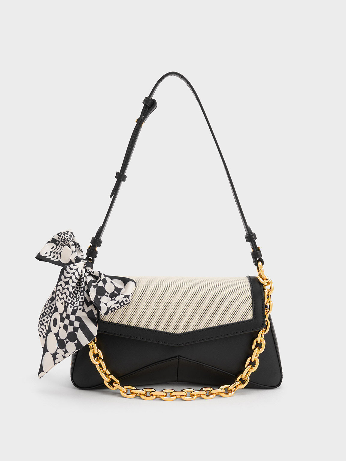 Túi đeo vai hình thang Arley Canvas Chain-Link, Đen họa tiết, hi-res