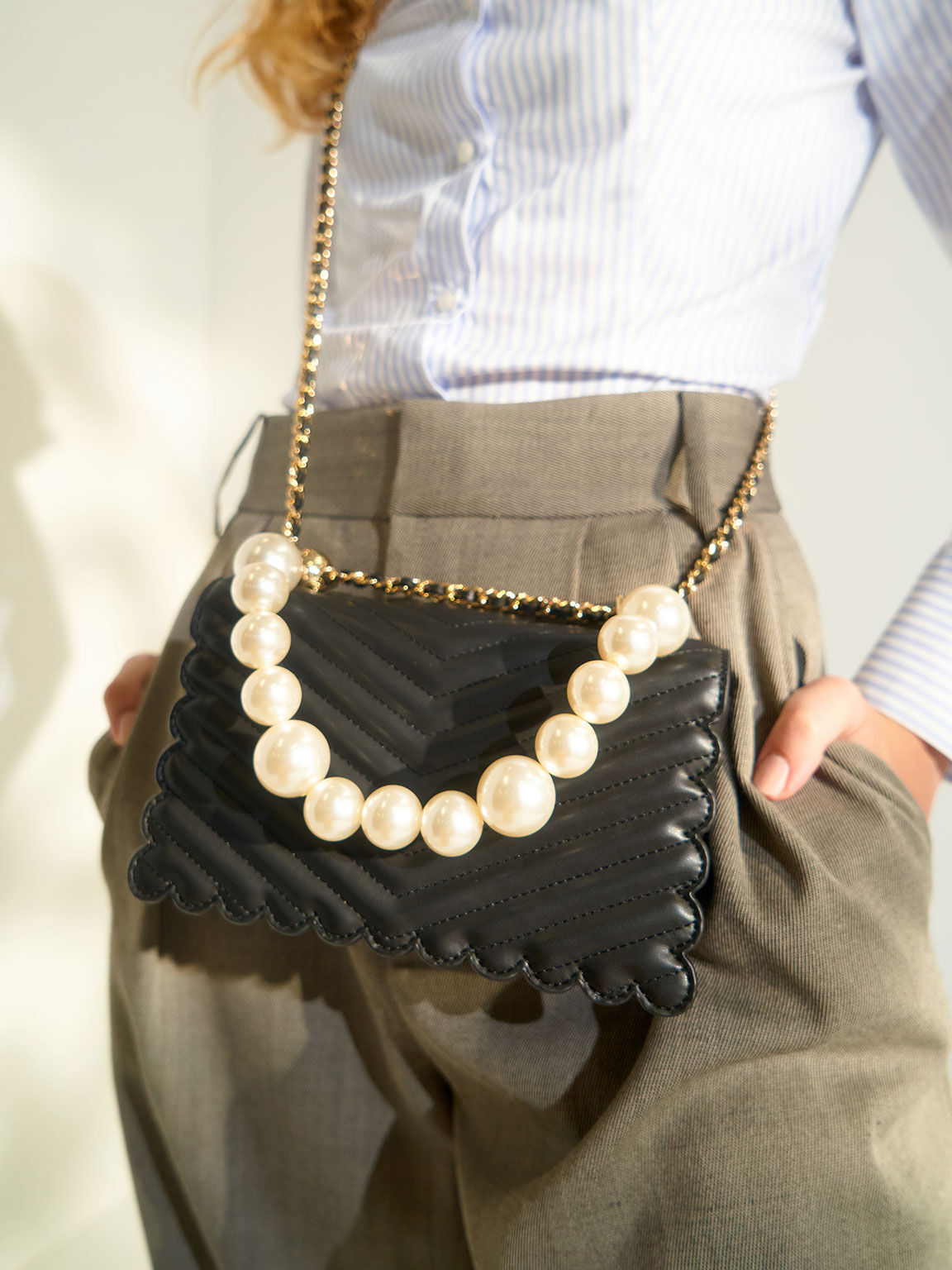 Túi đeo chéo chữ nhật Pearl Embellished, Đen, hi-res