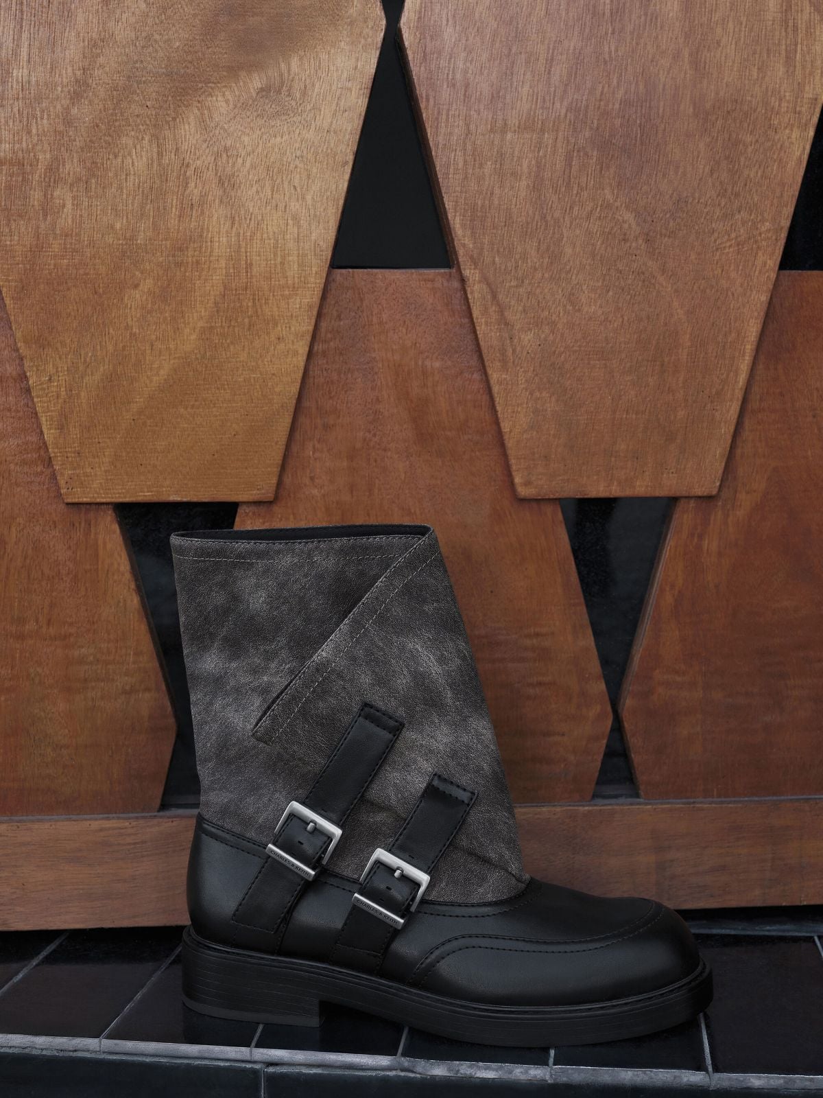 Women's Black Voyager Leather Belted Trapeze Tote Bag - CHARLES & KEITH