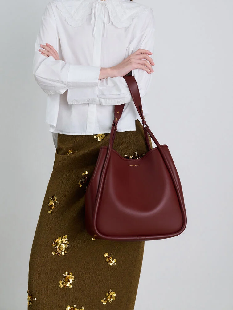 Lyla tote bag is a popular choice as a work tote bag.  