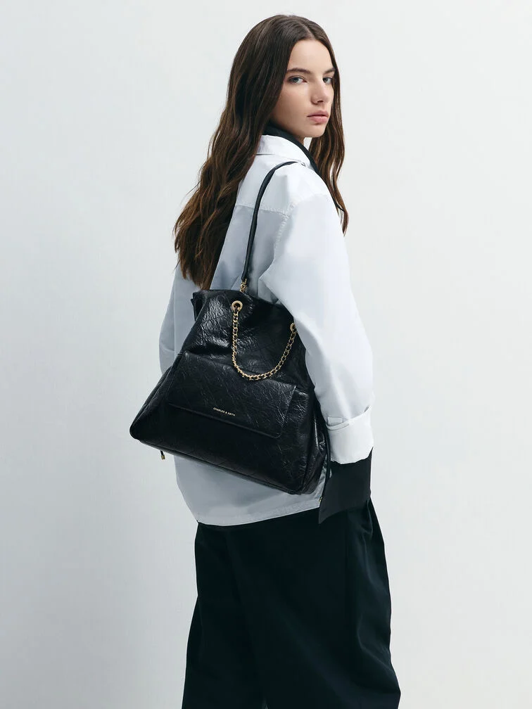 Slouchy quilted two-way backpack, the perfect finishing touch to a neutral-toned blouse and tailored pants.