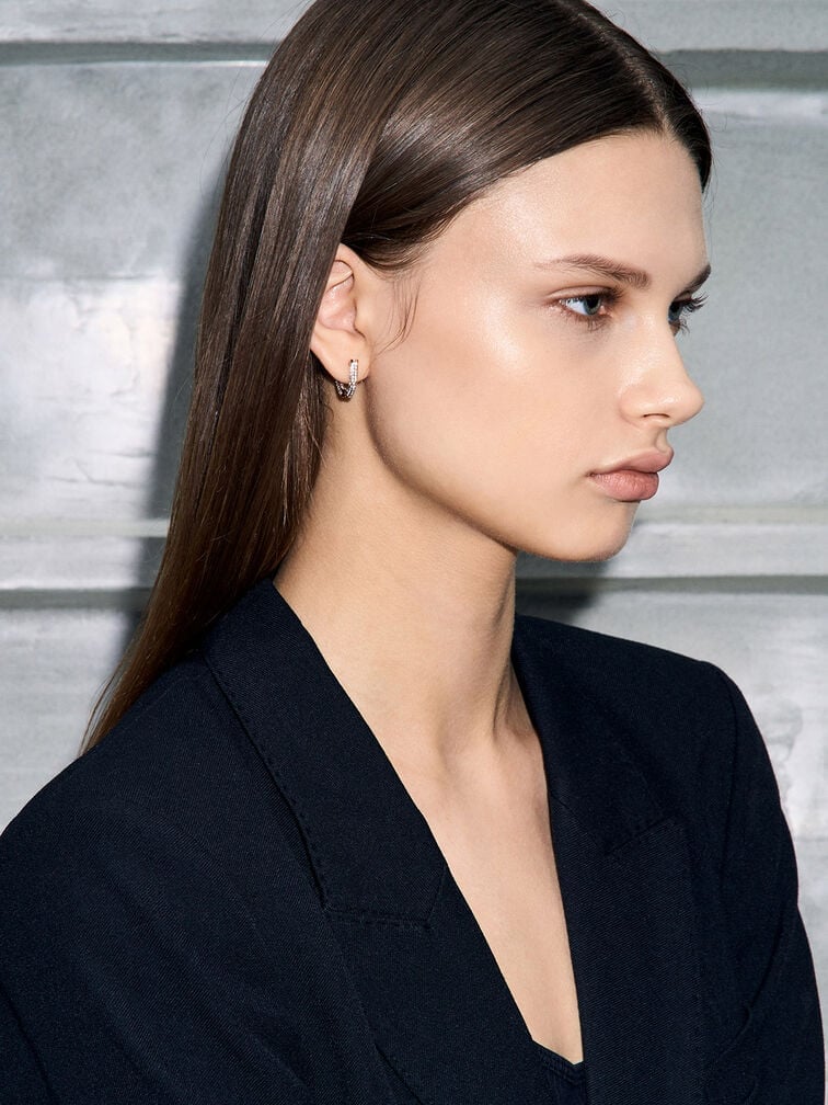 Straightened hair will sit neatly under your graduation cap.  