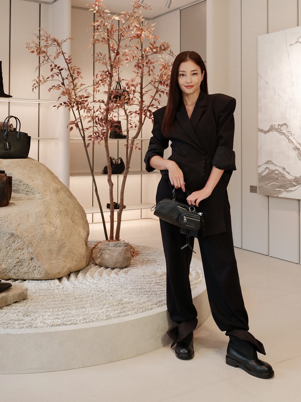 Vega Elongated Bowling Bag in noir - CHARLES & KEITH