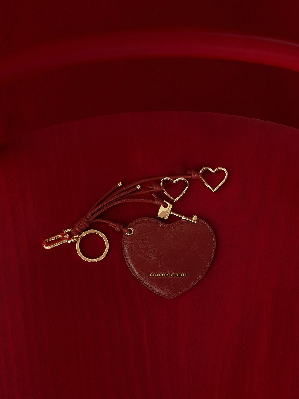 Women's Ciara Heart & Key charm in burgundy - CHARLES & KEITH