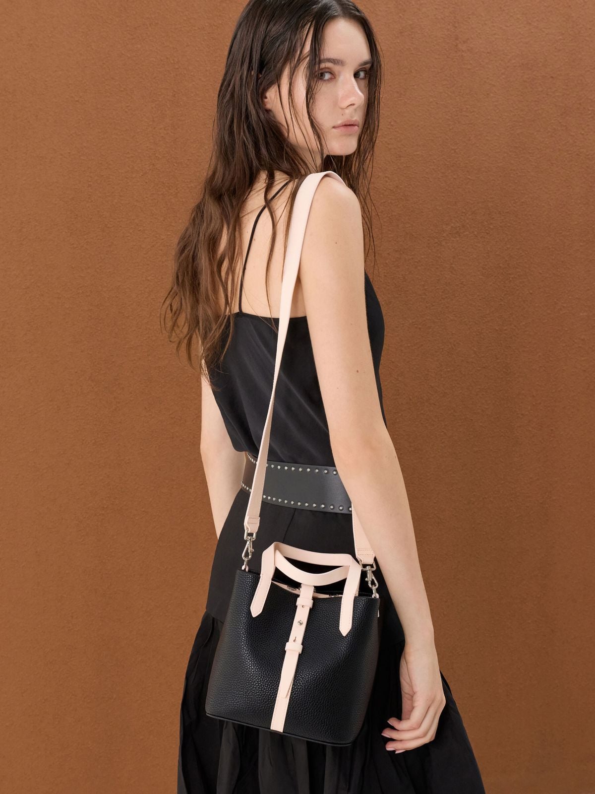 Black Donna Crinkle-Effect Tote Bag - CHARLES & KEITH
